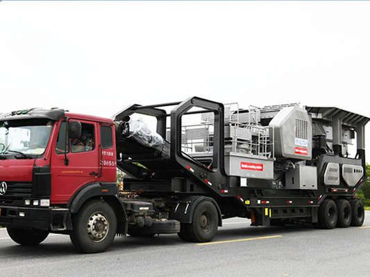 Semi-automatische mobiele 69 Jaw gemonteerde Crusher Rock Crushing Machine met 91,5 kW vermogen