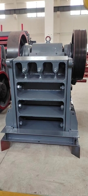 100tph Stationary Quarry Rock Stone Jaw Crusher Breekinstallatie met 150-300mm Outlet Grootte