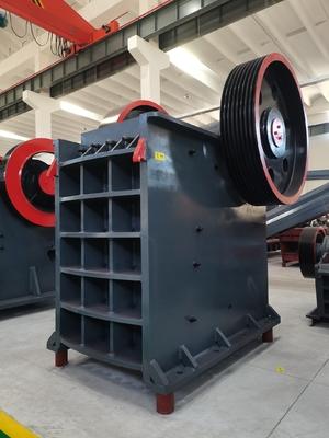 100tph Stationary Quarry Rock Stone Jaw Crusher Breekinstallatie met 150-300mm Outlet Grootte