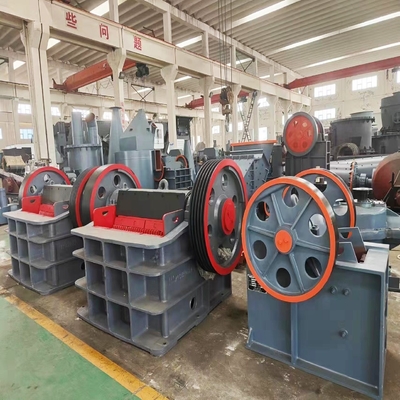 Aggregat 50-200tph Stone Jaw Crusher met trillend scherm en inlaat Grootte 210-1020mm