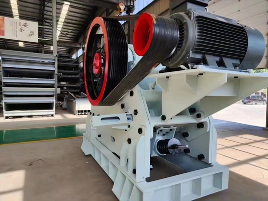 Outlet Grootte 100-250mm Steenbreker met en 290-845tph Capaciteit in Rock Jaw Crusher