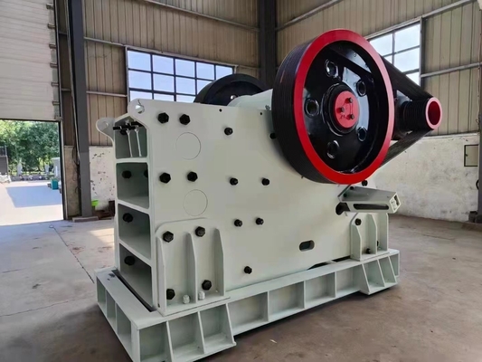 Outlet Grootte 100-250mm Steenbreker met en 290-845tph Capaciteit in Rock Jaw Crusher
