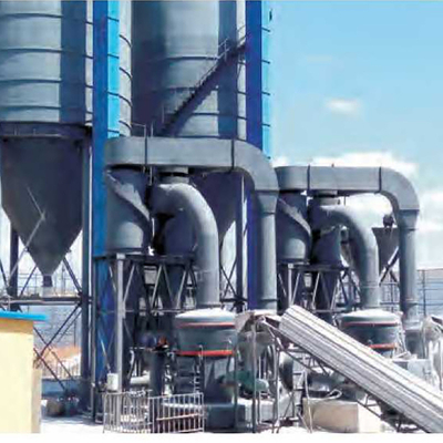 Limestone Cement Clinker Raymond slijpmachine met een totale afmeting van 9200*7250*9700mm