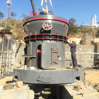 Limestone Cement Clinker Raymond slijpmachine met een totale afmeting van 9200*7250*9700mm