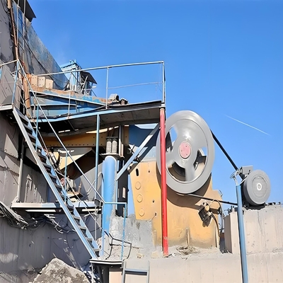 Steencrusher voor rotsen Granite Marble Pec Jaw Steencrusher met transportband Inlaat Grootte 0-410mm